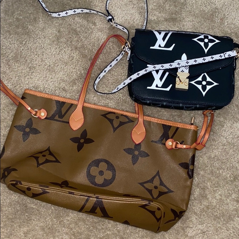 Lot of 2 👜